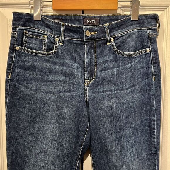 NYDJ Marilyn Straight Leg Medium Wash Blue Denim Capri Jeans‎ Size 8 - Picture 2 of 11